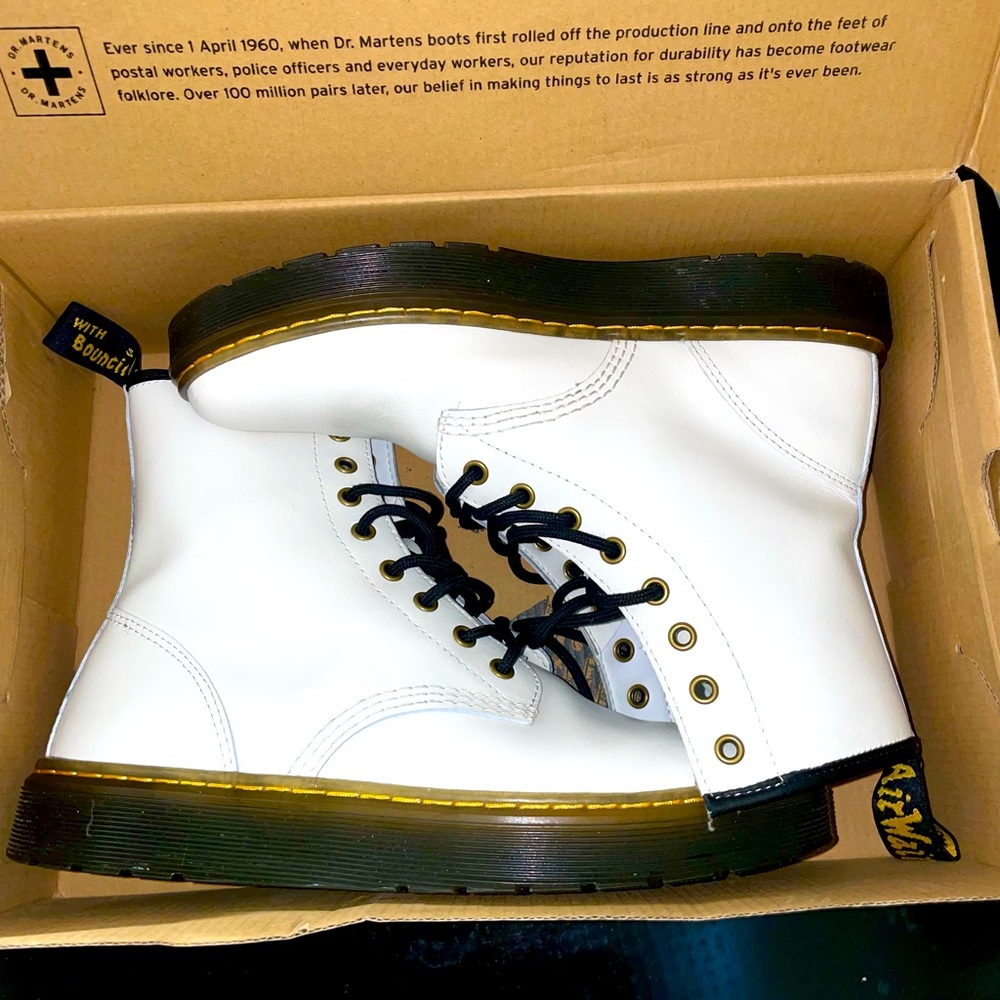 Doc Martens woman’s Tavalia Boots 10